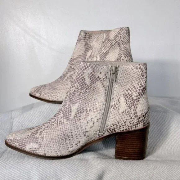Seychelles NEW Occasion Nueutral Snake Print Ankle Boot- Size 8 - Picture 12 of 14